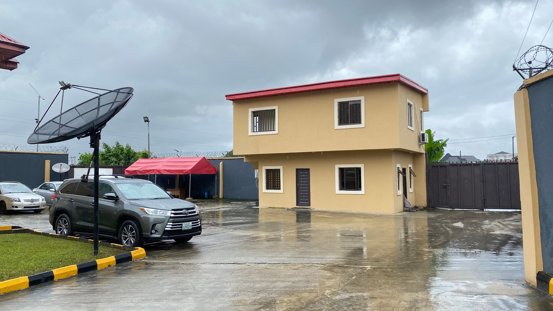 Two-storey administration block at the operations base