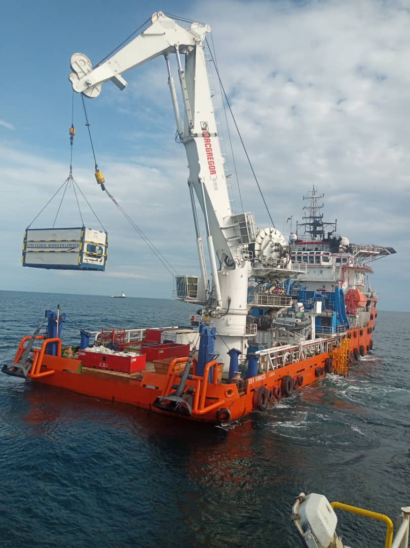Reefer container being lifted onto an offshore support vessel